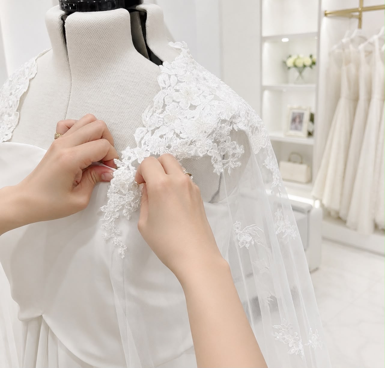 Atelier arranging Japanese textile