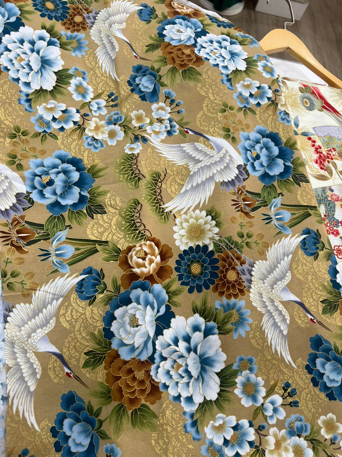 Tsuru — Beige
